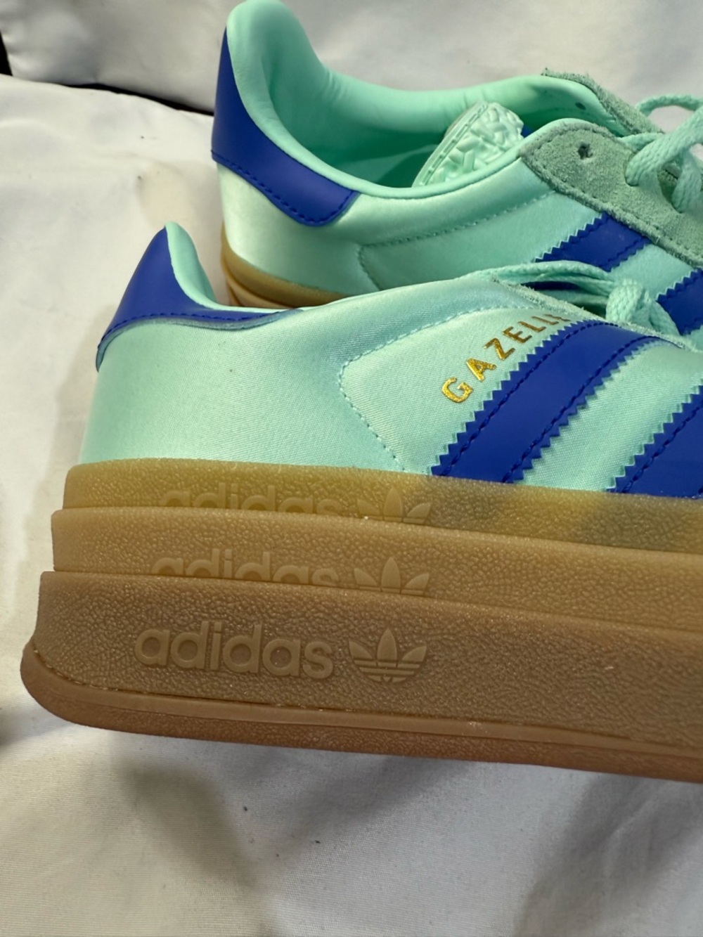 Adidas GAZELLE BOLD SHOES Women Size 8 Clear Mint / Lucid Blue / Gold Metallic - Picture 4 of 9